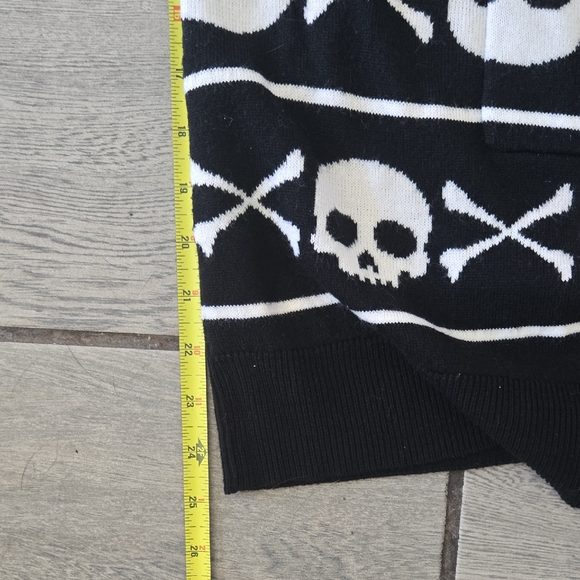 Hot Topic Black and White Cardigan Sweater with Geometric Patterns - Picture 3 of 7